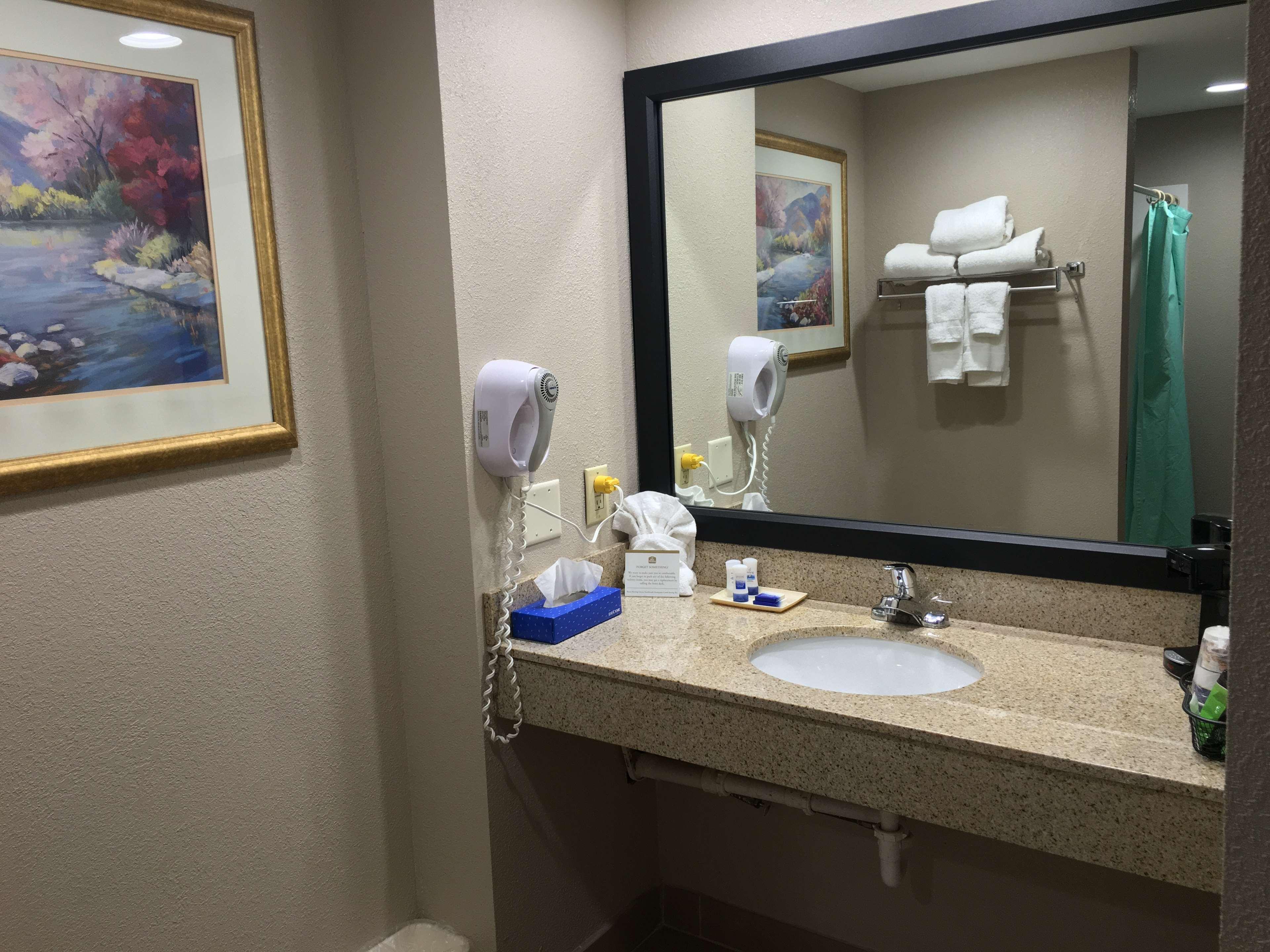 Best Western Gateway Adirondack Inn Utica Bagian luar foto
