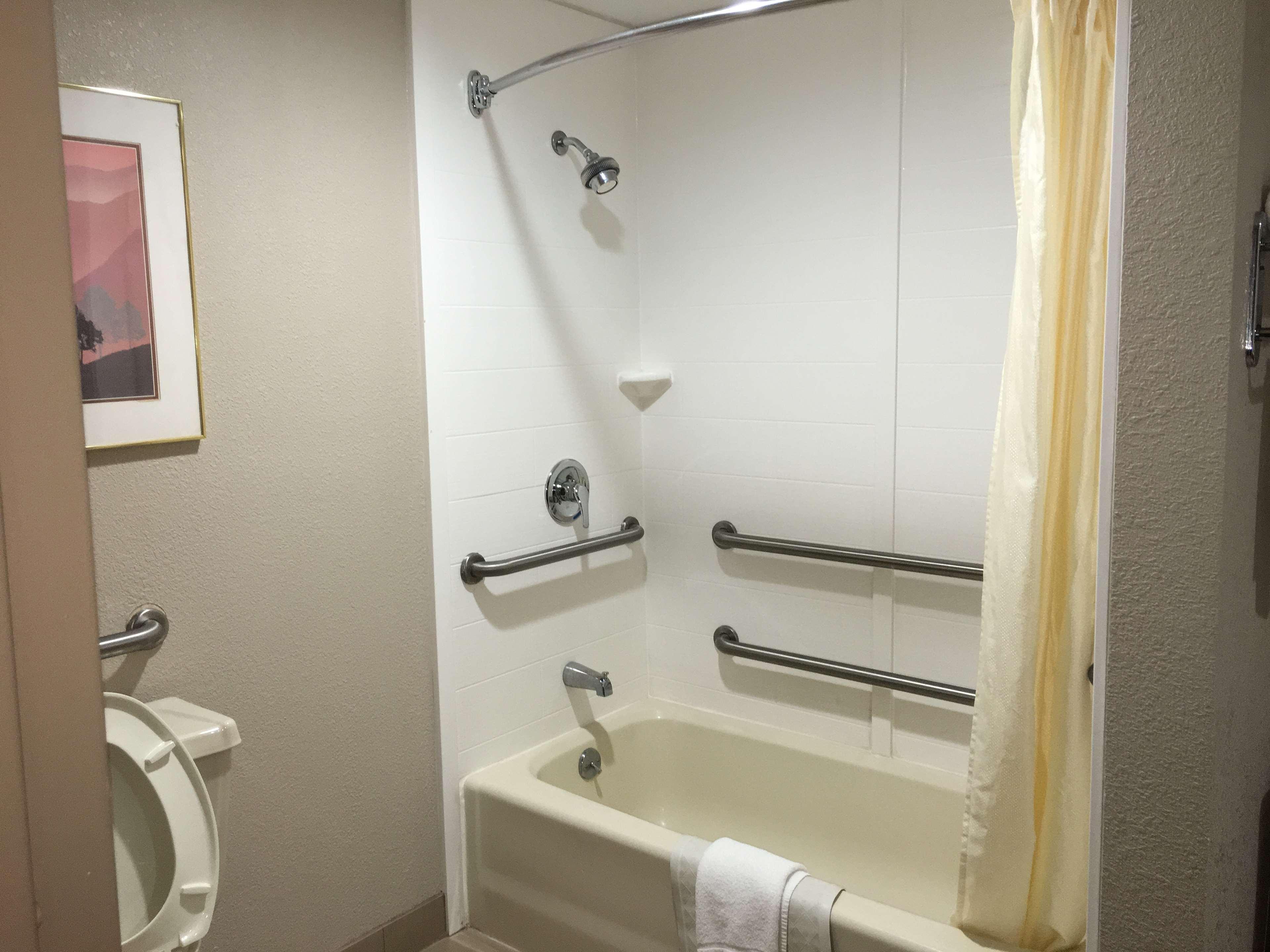 Best Western Gateway Adirondack Inn Utica Bagian luar foto