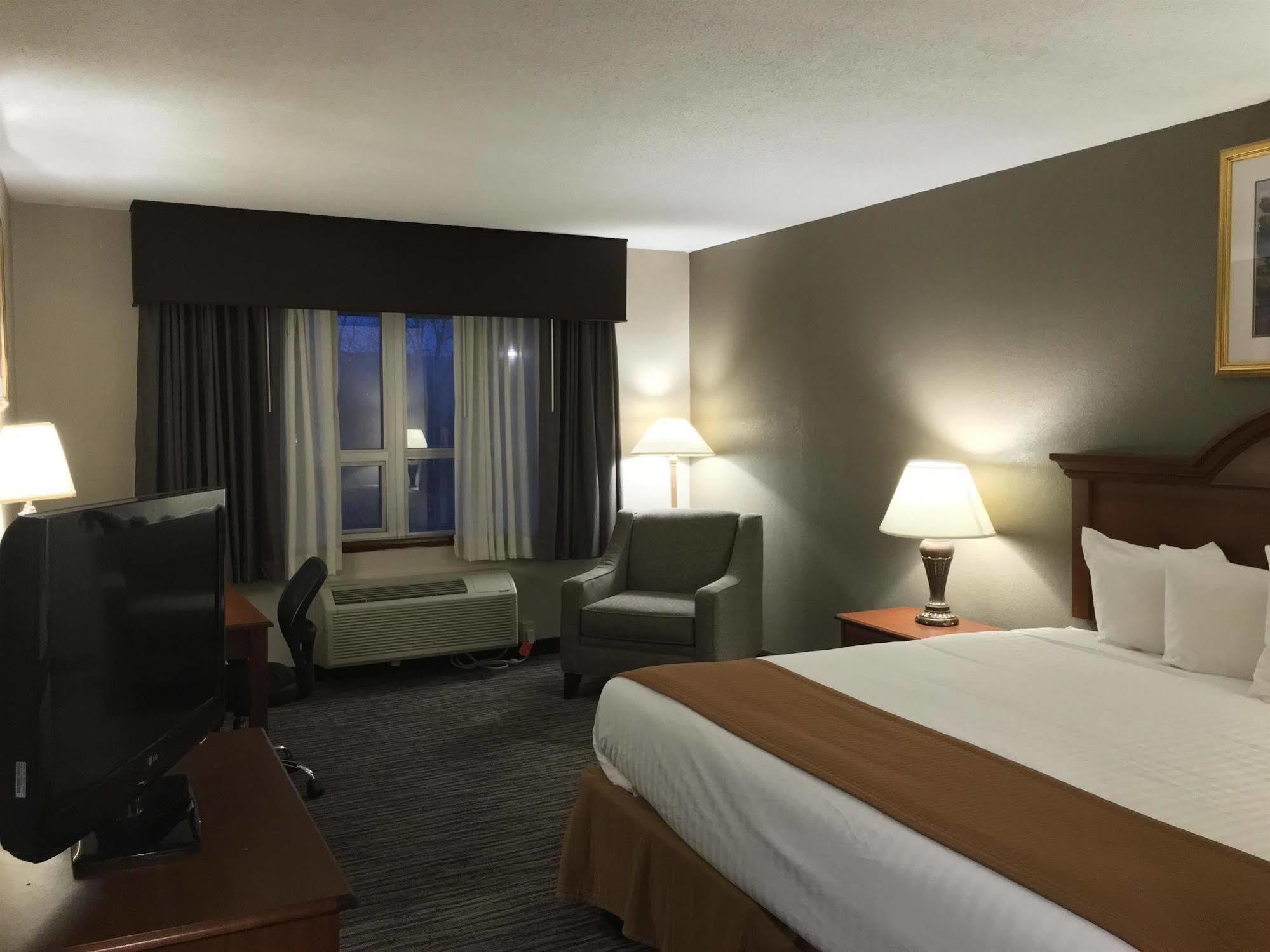 Best Western Gateway Adirondack Inn Utica Bagian luar foto