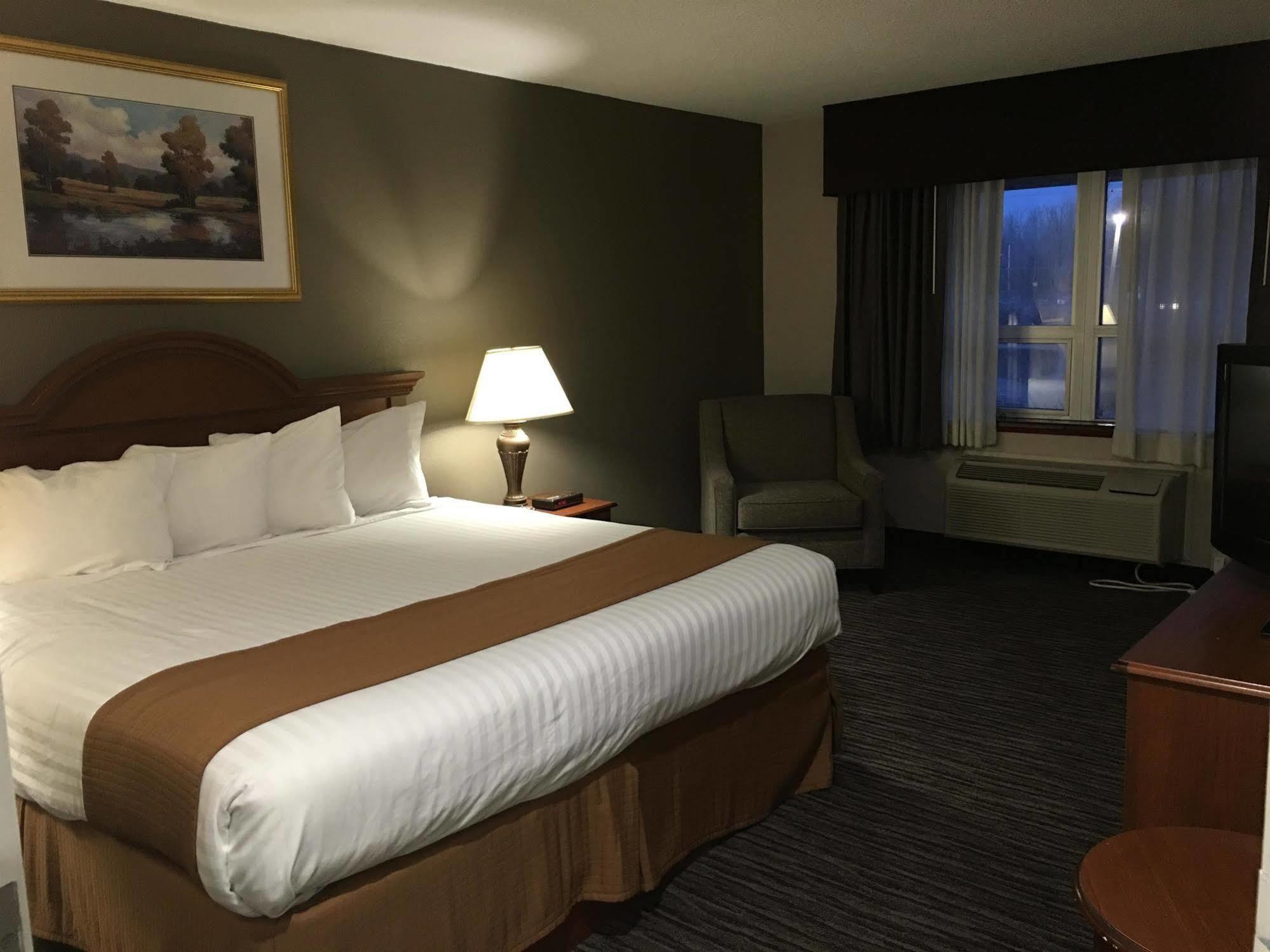 Best Western Gateway Adirondack Inn Utica Bagian luar foto